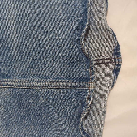 Abercrombie & Fitch Curved Hem Denim Mini Skirt, Color Med Wash Size 32 - Picture 5 of 14